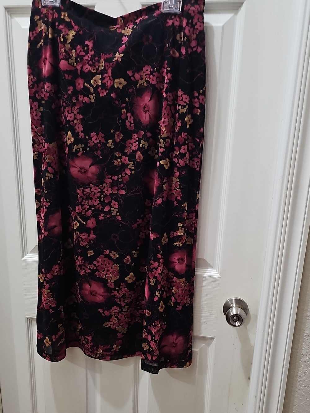 Floral Satin Midi Skirt in Black and Burgundy Size PL   Offers Accepted